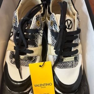 Mario VALENTINO Spa Italy Iris Cream Leather Tennis Shoes Size 7 Valued at $479